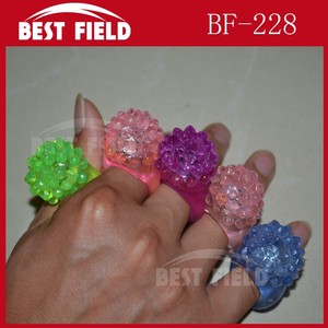 Mềm nhấp nháy <span class=keywords><strong>LED</strong></span> bumpyjelly vòng với TPR Chất liệu cho Giáng sinh Đảng trang trí nội thất Nguồn cung cấp - Product Image 4