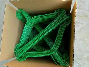 Perchas de Alambre Metálico de 16 Pulgadas con Recubrimiento en Polvo Azul para Lavanderías, Tintorerías y Tiendas de Ropa - Product Image 2