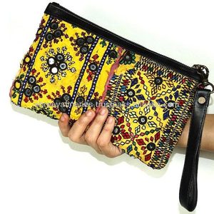 BANJARA, bolso de mano de noche hecho a mano de lujo, bolso de hombro con forro de algodón y espejo bordado de retazos étnicos, estilo de algodón - Product Image 1
