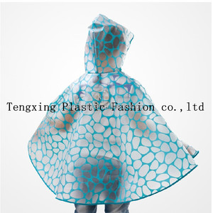 Imperméable en plastique Poncho de pluie pour enfants en PVC de haute qualité pour garçons et filles Style moderne pour les activités de plein air <span class=keywords><strong>comme</strong></span> l'escalade - Product Image 2