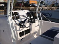 Bateau de pêche à console centrale en fibre de verre de 27 pieds à vendre