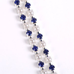 Venta al por mayor mixta de perlas de diamantes de imitación de cristal taza brillante de una sola fila de cadena de diamantes de imitación para <span class=keywords><strong>La</strong></span> Ropa Decoración - Product Image 2