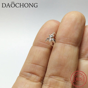 Daochong orecchino <span class=keywords><strong>cartilagine</strong></span> ape personalizzato orecchino a cerchio ape in <span class=keywords><strong>argento</strong></span> Sterling 925 per le donne - Product Image 1