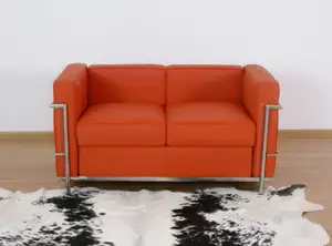 lc2 canapé et une chaise
