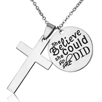 Vente en gros de bijoux en argent collier pendentif croix pièce personnalisée gravée elle croit pouvoir le faire collier