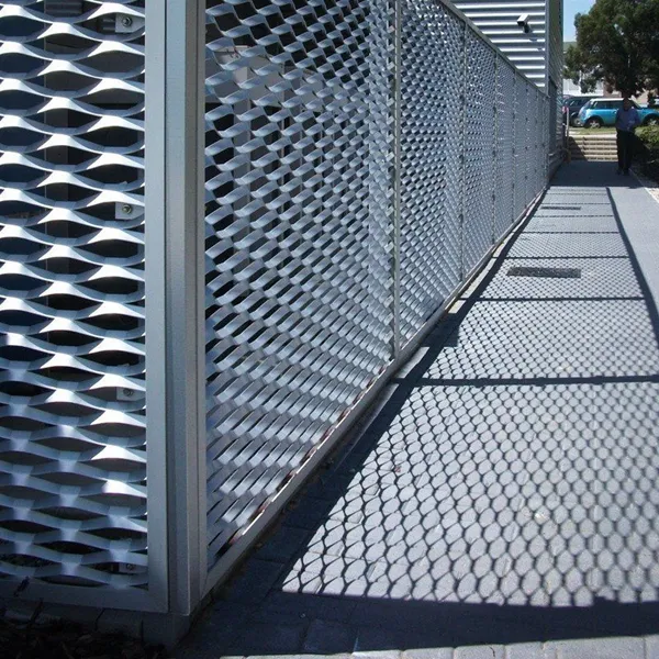 Decorative aluminum expanded metal mesh wall panels