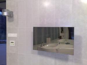 Téléviseur de salle de bain étanche avec effet miroir - Product Image 4