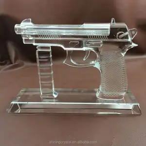 Pistolet en cristal personnalisé OEM / ODM modèle de pistolet en verre avec base transparente pour la décoration de la maison cadeau