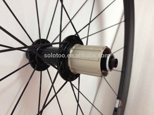 Calidad <span class=keywords><strong>de</strong></span> primer nivel 50 mm remachador 700C wheelset del carbón lleno ciclo <span class=keywords><strong>de</strong></span> la bicicleta <span class=keywords><strong>de</strong></span> ruedas <span class=keywords><strong>de</strong></span> 20/24 radios agujero - Product Image 4