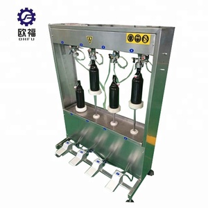 <span class=keywords><strong>Machine</strong></span> de remplissage automatique professionnelle à 4 têtes pour boîtes de conserve / <span class=keywords><strong>Machine</strong></span> de fabrication de liqueurs pour bouteilles en verre / Petite <span class=keywords><strong>machine</strong></span> de remplissage de soda et de bière - Product Image 4