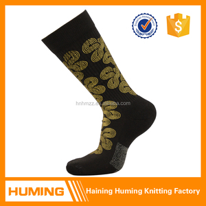 OEM y ODM servicio negro gloden mano que une calcetines al por mayor - Product Image 4