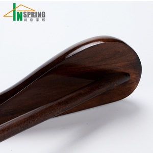 Inspring legno scuro di lusso ampia spalla tuta in legno appendiabiti personalizzato appendiabiti per panni - Product Image 5