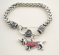 Bracelet avec fermoir à homard et pendentif mignon en forme de chien teckel en pierre de cristal pour les amoureux des animaux