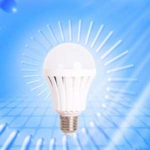 Bohlam lampu LED darurat untuk berkemah, bohlam lampu LED darurat <span class=keywords><strong>5w</strong></span> 7w 9w dengan kontrol cerdas 4 jam dan DC