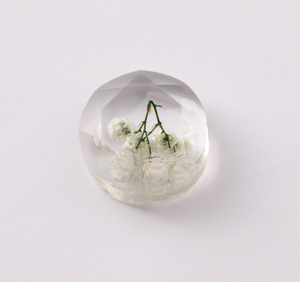 Decoración de flores de epoxi Regalos florales Artesanía de <span class=keywords><strong>resina</strong></span> de flores secas Inserción personalizada Flor verde y beige Cabujón de <span class=keywords><strong>resina</strong></span> redondo - Product Image 6