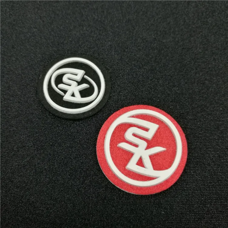 Étiquettes en silicone de bonne qualité, logo 3d, fabrication à la mode