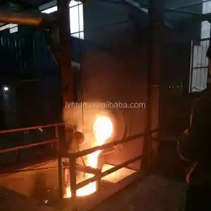 Forno de indução para instalação de fonte, furos de cobre para fundação, ferro de porco