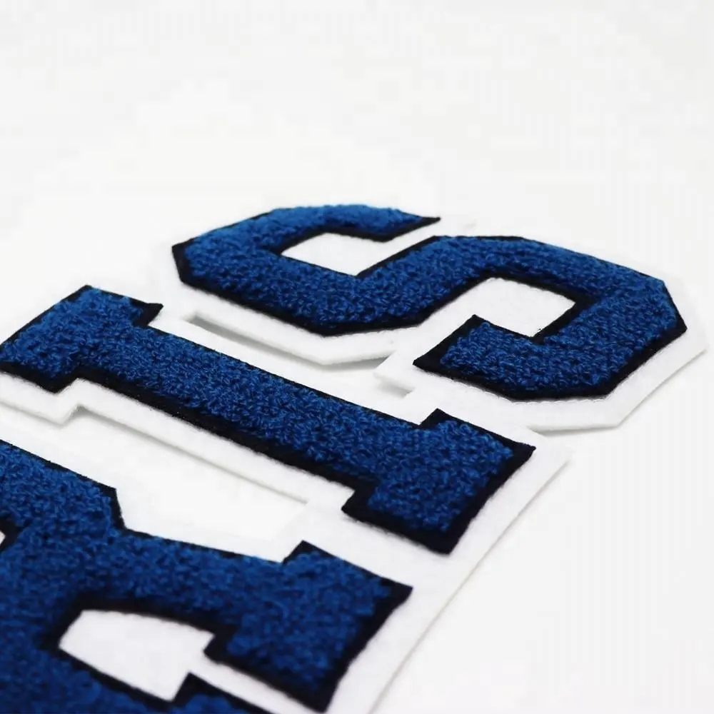 Günstige benutzer definierte gestickte große Logo bunte Stickerei Handtuch Chenille Buchstaben Patches Applique für Kleidung und Mütze