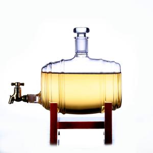 Dispensador de Licor de Whisky y Vino con Forma de Barril de Bourbon de 1000 ml, Diseño Único y Elegante AIHPO05, con Base de Madera para Alcohol - Product Image 1