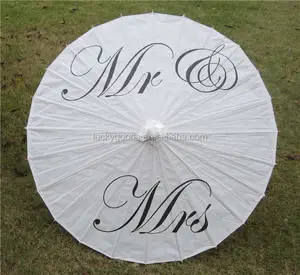 Guarda-chuva de papel pintado à mão, lembrancinha de casamento branco em papel e material de bambu