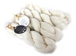 Hilo de Seda <span class=keywords><strong>Merino</strong></span> Blanco Sin Teñir de Lotus Yarns, Precio al por Mayor, <span class=keywords><strong>DK</strong></span>/Worsted, Hilo de Una Sola Capa de 150 m/100 g para Tejer a Mano y Teñir - Product Image 5