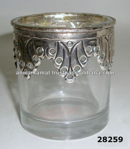 Linterna de hierro de diseño tradicional, candelita votiva de vidrio y metal para decoración navideña del hogar, vidrio antiguo y votiva - Product Image 1
