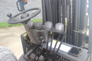 3 ton carretilla elevadora Diesel con rollo de papel de la abrazadera - Product Image 6