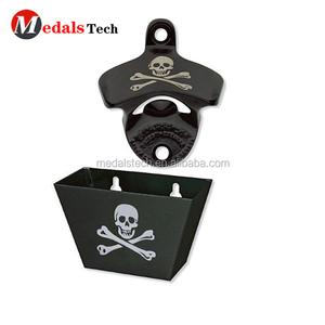 Bán Hot Skull Logo Tùy Chỉnh Kim Loại Made Đen Treo Tường <span class=keywords><strong>Bottle</strong></span> <span class=keywords><strong>Opener</strong></span> Với Cap <span class=keywords><strong>Catcher</strong></span> - Product Image 1