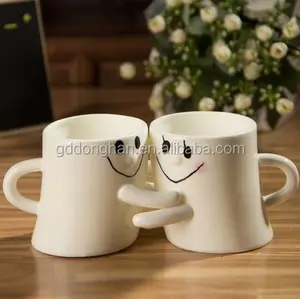 alibaba china supplier wholesale hot new high quality products 2021 porcelain painted couple ceramic hug mug