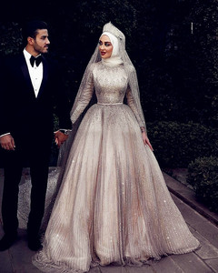 <span class=keywords><strong>Robe</strong></span> <span class=keywords><strong>de</strong></span> <span class=keywords><strong>mariée</strong></span> musulmane tendance, à paillettes, à manches longues, style <span class=keywords><strong>islamique</strong></span> moderne, <span class=keywords><strong>robe</strong></span> <span class=keywords><strong>de</strong></span> <span class=keywords><strong>mariée</strong></span> formelle à ligne A <span class=keywords><strong>avec</strong></span> <span class=keywords><strong>voile</strong></span> cathédrale - Product Image 3