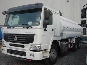Cina nuova o usata HOWO 20,000 litri 5000 gallone 4*2 6x4 <span class=keywords><strong>camion</strong></span> <span class=keywords><strong>cisterna</strong></span> di consegna dell'<span class=keywords><strong>acqua</strong></span> <span class=keywords><strong>camion</strong></span> <span class=keywords><strong>cisterna</strong></span> - Product Image 3
