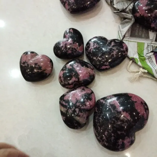 Hati Kristal Batu Kuarsa Rodonite Merah Muda Alami Dipoles untuk Hadiah