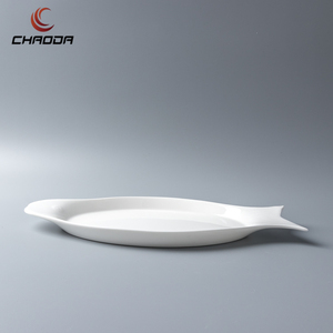 Ensemble d'assiettes de table en porcelaine, vaisselle irrégulière en forme de <span class=keywords><strong>poisson</strong></span>, assiettes et assiettes de table en céramique de 14 pouces 2 pièces - Product Image 4