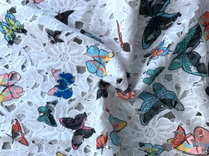 100% Polyester Thêu Hoa Và Bướm Thiết Kế Dệt Kim Tricot Vải Cho Hàng May Mặc - Product Image 2