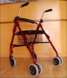 Déambulateur en aluminium à <span class=keywords><strong>4</strong></span> roues pour personnes âgées et handicapées - Product Image 3
