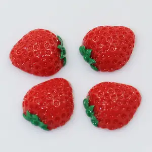 Kids Fashion Schöne flache Rückseite Red Resin Strawberry Cabochons 3D Obst Charms Slime Craft Versch önerung Scrap book Hair Bow Center