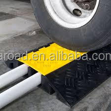 Grande 2 Canales Rampa Protector de Cable, montículo de velocidad de goma por carretera - Product Image 6