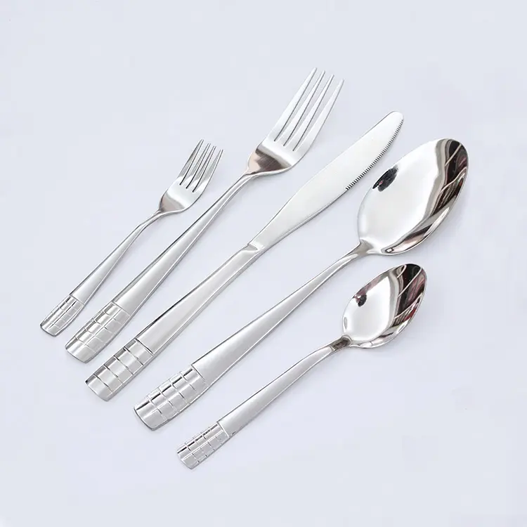 Luxury Silverware มีดช้อนส้อมชุดแหวนแต่งงานสแตนเลสชุดช้อนส้อม