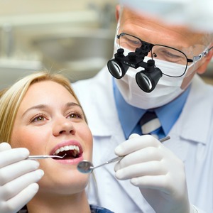 แว่นขยาย2.5x ทันตกรรมแว่นขยายผ่าตัดทางทันตกรรมกล้องสองตาทางการแพทย์กรอบโลหะผสมนิกเกิล100มม. มุมมอง - Product Image 3