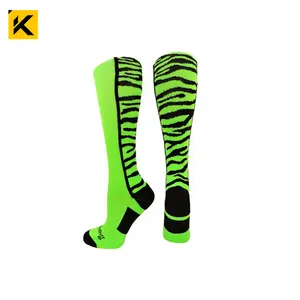 KT1-A092 craziedนีออนสีเขียวสีเขียวมะนาวซอฟท์บอลถุงเท้า