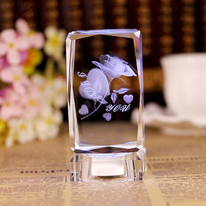 Großhandel personal isierte LED-Beleuchtung Hochzeit Rose 3d <span class=keywords><strong>Laser</strong></span> gravierte leere Würfel Kristall Liebe Europa Volkskunst transparent 1 Farbe