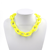 Collier pour femme en plastique à chaîne épaisse tendance