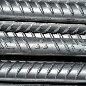 <span class=keywords><strong>Barres</strong></span> d'armature déformées en acier <span class=keywords><strong>de</strong></span> 8 mm, 10 mm, 12 mm, 14 mm, 16 mm / <span class=keywords><strong>Barres</strong></span> <span class=keywords><strong>de</strong></span> <span class=keywords><strong>fer</strong></span> HRB400 HRB500 - Product Image 4