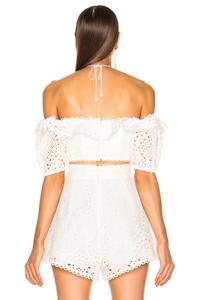 Lancai 2021 gasa nueva moda conjunto de dos piezas <span class=keywords><strong>blanco</strong></span> elegante mujer encaje hombro Tops y pantalones cortos vestido de verano - Product Image 4