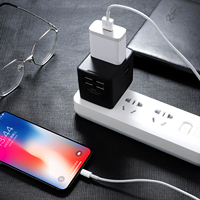 Adaptador de Viaje Universal 4 en 1 HHT-520 con 4 Puertos USB y Enchufes para Reino Unido/EE. UU./Australia/UE para Computadoras Suizas