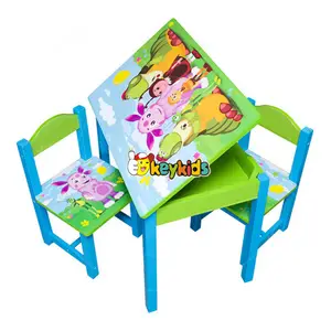 Silla y mesa de madera con dibujos animados para niños pequeños, silla y mesa para niños pequeños, venta al por mayor, W08G207, 2017