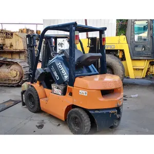 Japonya orijinal 3ton Forklift kullanılan TOYOTA Forklift FD30 kaldırma yüksekliği 3m iyi durumda satılık