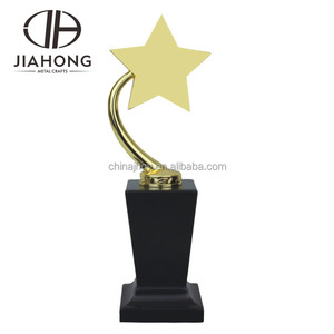 Fábrica barato al por mayor de plástico deportes mundo trofeo taza - Product Image 4