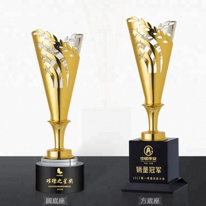 Football personnalisé <span class=keywords><strong>Basketball</strong></span> Metal Award Trophy Cup Disponible Souvenirs Sports Crystal Award Trophy - Product Image 5