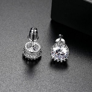 LUOTEEMI Pendientes de tuerca baratos al por mayor para <span class=keywords><strong>mujer</strong></span>, diseño de corona con circonita cúbica transparente brillante de alta calidad de 8 mm y 2 quilates, para uso diario, gran oferta - Product Image 6